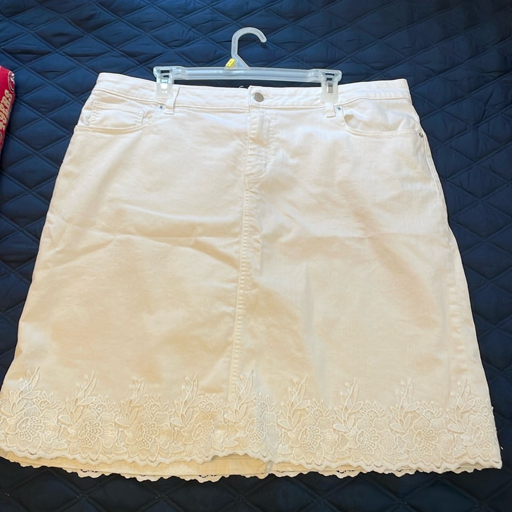 Cute lace detail skirt